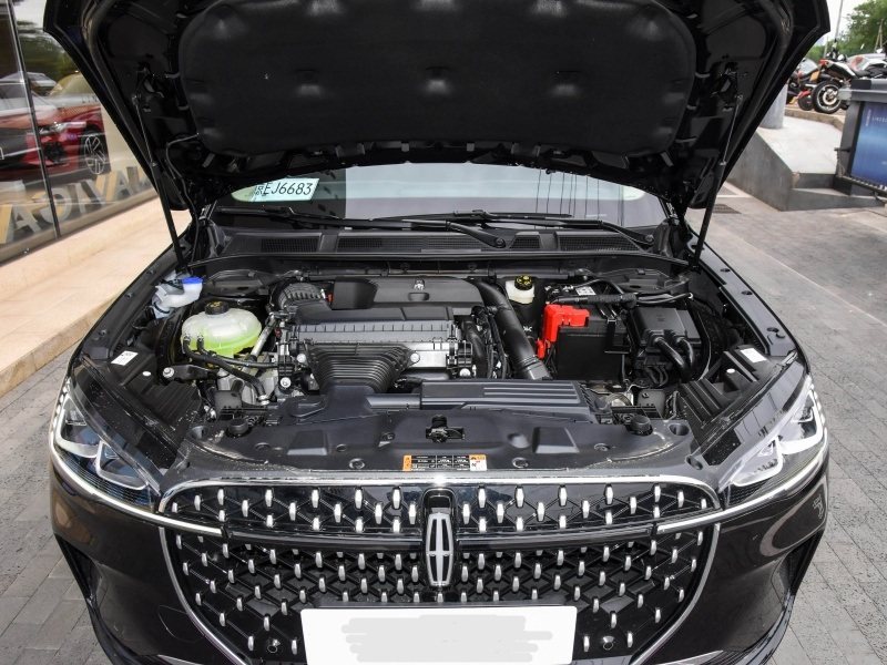 C:\Users\jh\Desktop\全新林肯冒险家图片\尊雅版\瀚金黑\800x0_1_q95_autohomecar__ChxknGRU7NSAUbuAABGWPxyaSsY360.jpg