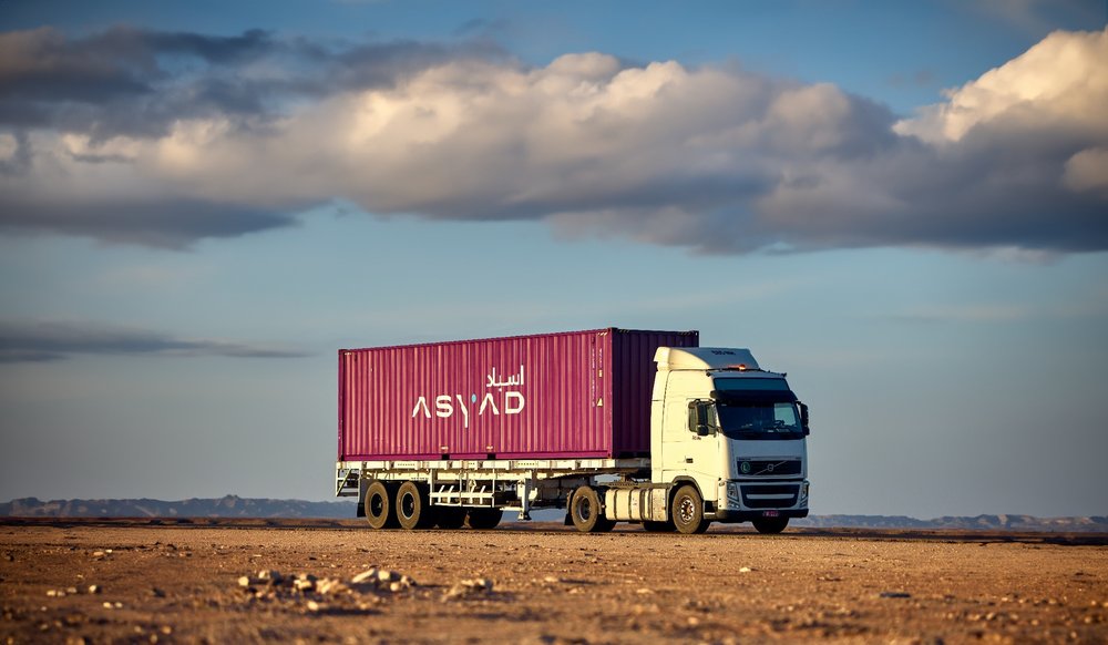 A truck with a container on the side Description automatically generated