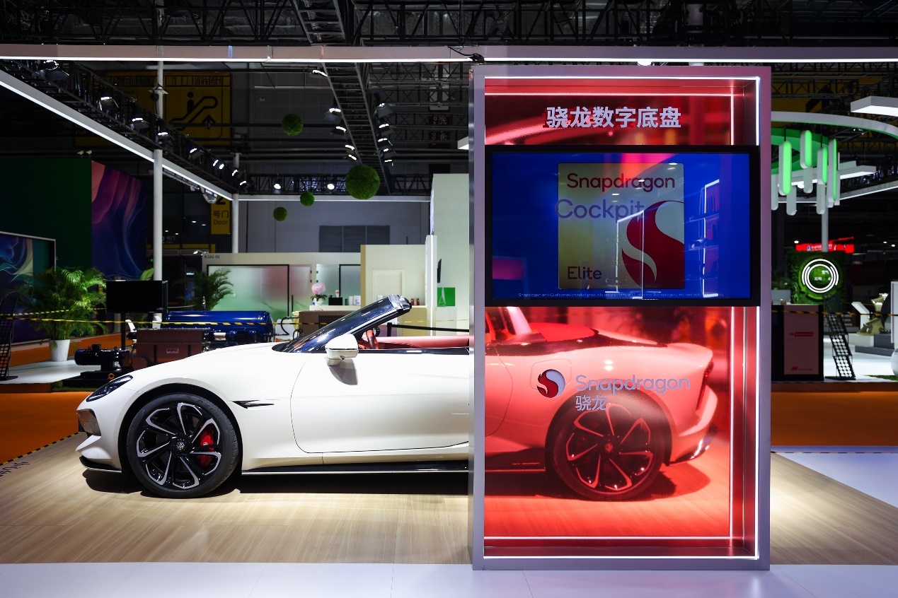 A white car in a showroomDes<i></i>cription automatically generated