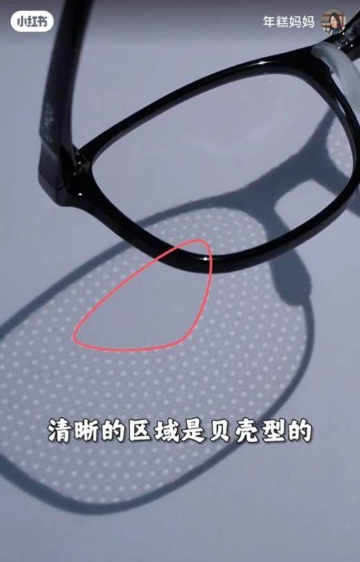 地上的墨镜

低可信度描述已自动生成