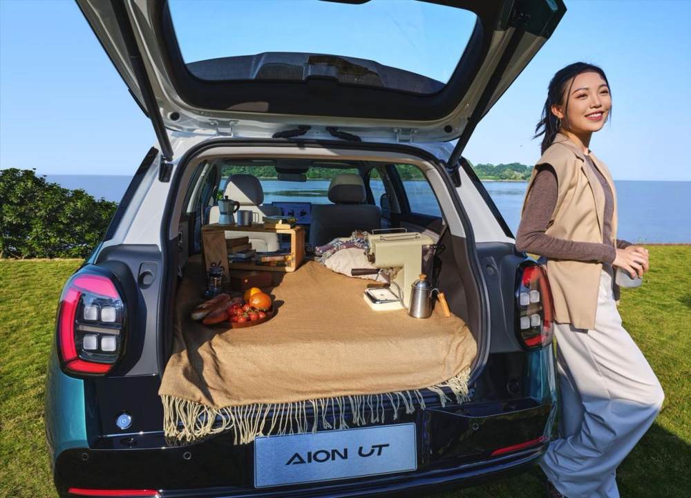 户外后备箱露营图