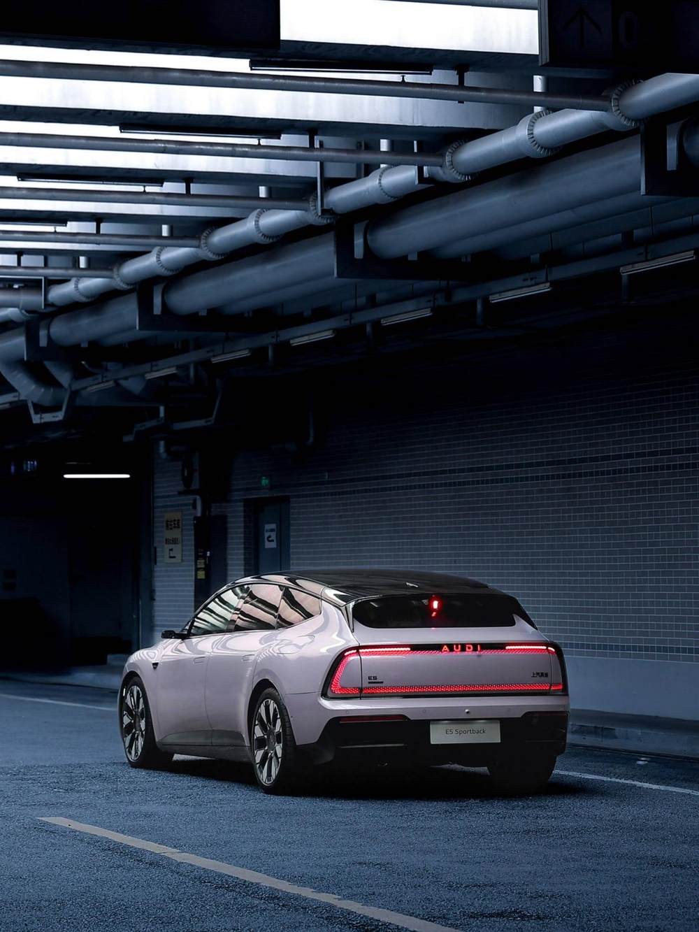 路上的汽车

描述已自动生成