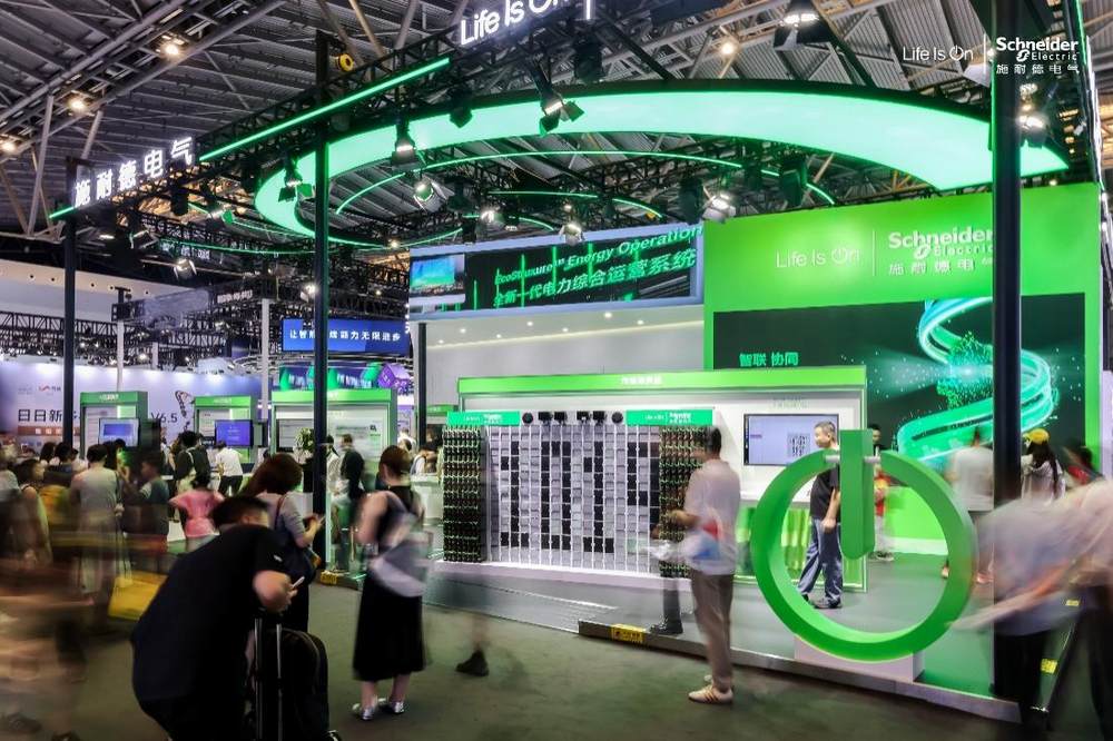 施耐德电气:以AI赋能自动化生产向自主化运营转型