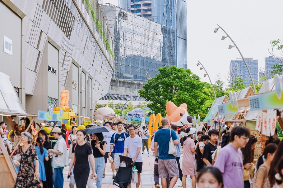 A group of people walking on a street

AI-generated content may be incorrect.