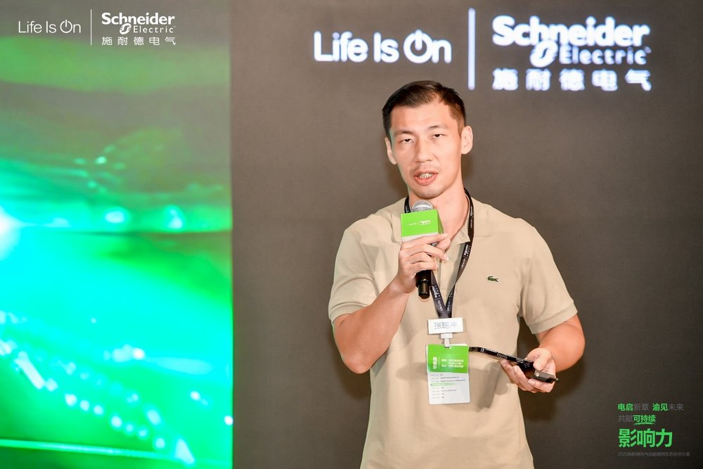 A person speaking into a microphoneAI-generated content may be incorrect.
