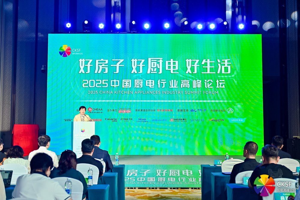 一群人站在屏幕前

AI 生成的内容可能不正确。