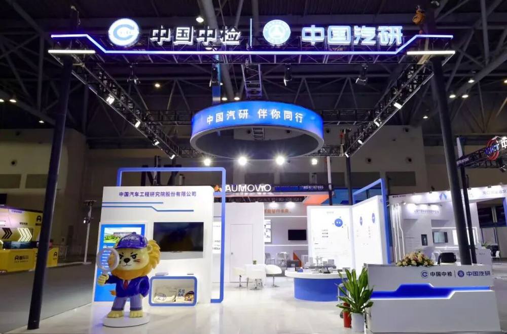 图片包含 室内, 建筑, 站, 桌子 AI 生成的内容可能不正确。