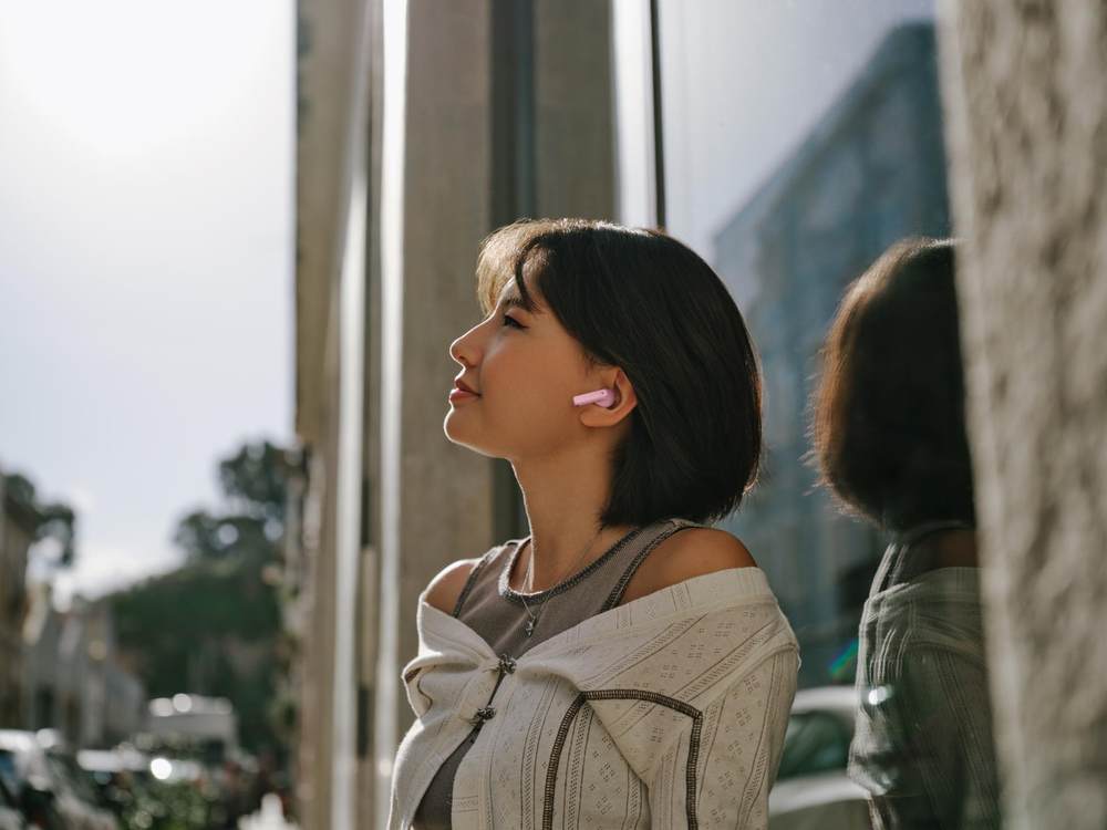 A person looking up to the side

AI-generated content may be incorrect.