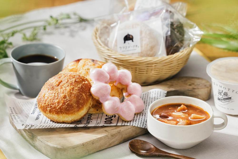 【LUCY尾瀬鳩待】朝食イメージ（ラストコンビニでパン?ドーナッツ、スープを購入）