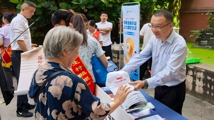 保障金融权益 助力美好生活——人保寿险版纳中心支公司开展2025年金融教育宣传周活动4