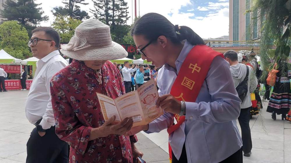 金融“知”花绽桃园 守护民生幸福源——人保寿险楚雄中心支公司开展2025年9月金融教育宣传活动3